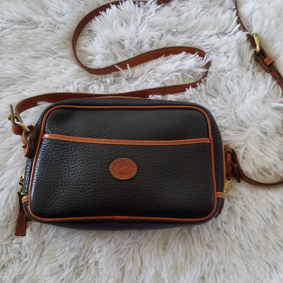 Dooney & Bourke Handbags - Dooney & Bourke vintage  crossbody